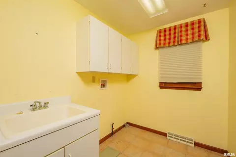 7710 35th Ave, Moline, IL 61265 photo 39