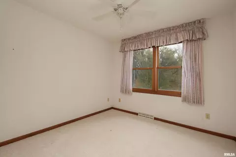7710 35th Ave, Moline, IL 61265 photo 23