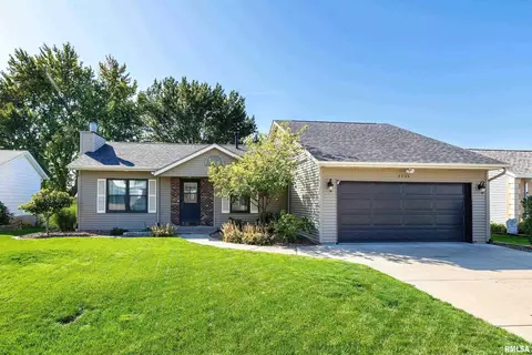 2705 W 36th Ct, Davenport, IA 52806