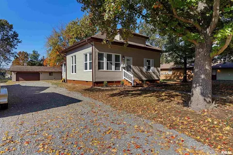 908 N Van Buren St, Marion, IL 62959