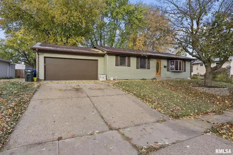7 Rodeo Ct, Davenport, IA 52806