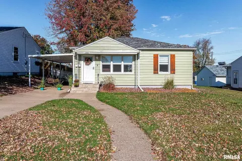 1318 W 38th St, Davenport, IA 52806