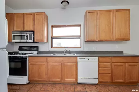 1813 12th St, Moline, IL 61265 photo 7