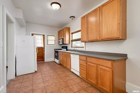1813 12th St, Moline, IL 61265 photo 6