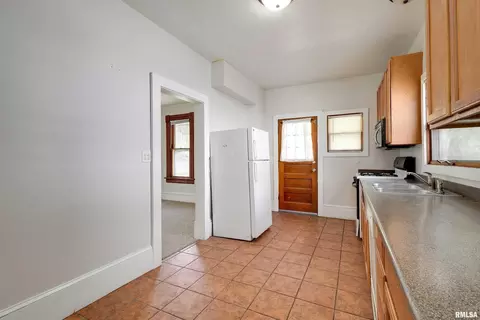 1813 12th St, Moline, IL 61265 photo 9