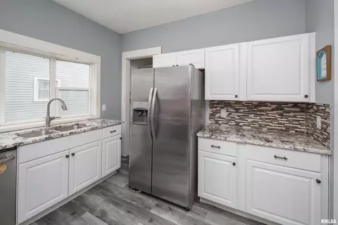 403 39th St, Moline, IL 61265 photo 12