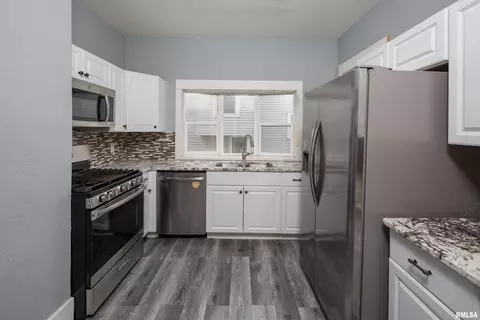 403 39th St, Moline, IL 61265 photo 11