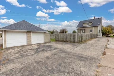 403 39th St, Moline, IL 61265 photo 4