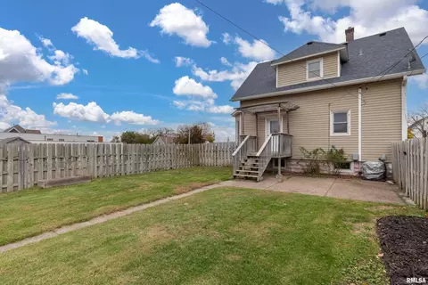 403 39th St, Moline, IL 61265 photo 2
