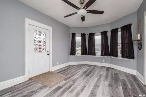 403 39th St, Moline, IL 61265 photo 9