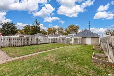 403 39th St, Moline, IL 61265 photo 3