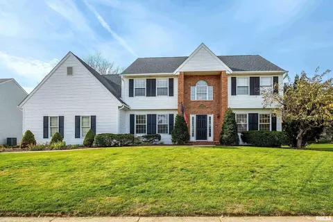 2148 St David Dr, Bettendorf, IA 52722