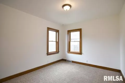 335 8th St, Silvis, IL 61282 photo 10