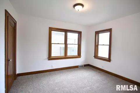335 8th St, Silvis, IL 61282 photo 8