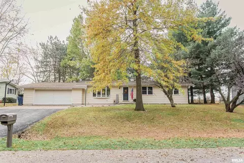 514 Sandridge Dr, Mendon, IL 62351