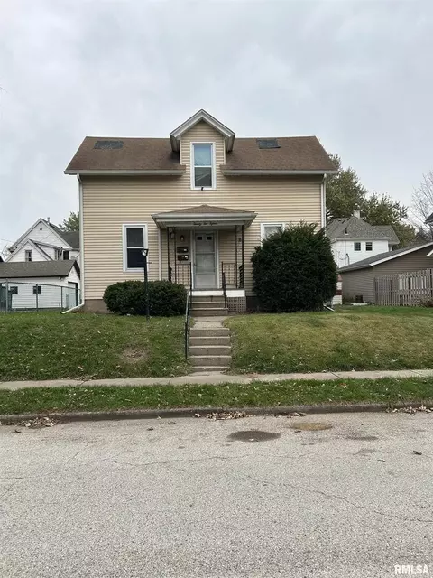 2215 Jefferson Ave, Davenport, IA 52803