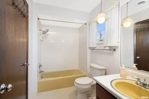 2804 36th St, Moline, IL 61265 photo 24