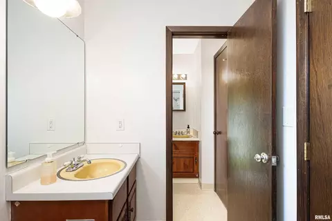 2804 36th St, Moline, IL 61265 photo 25