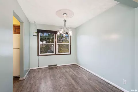 2804 36th St, Moline, IL 61265 photo 9