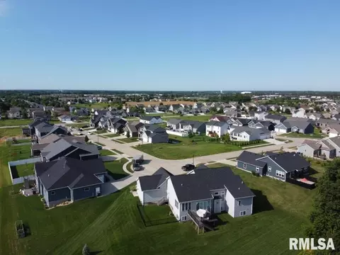 2115 E 61st St, Davenport, IA 52807