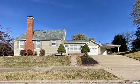 1129 S 22nd St, Quincy, IL 62301