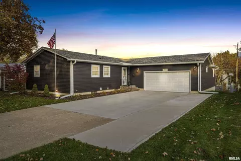 2590 9th St, East Moline, IL 61244