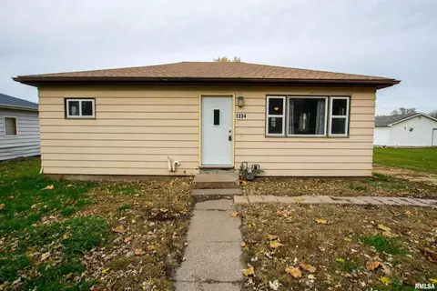 1334 15th Ave S, Clinton, IA 52732