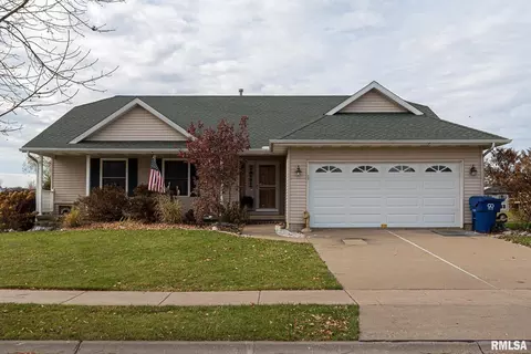 5820 Belle Ave, Davenport, IA 52807