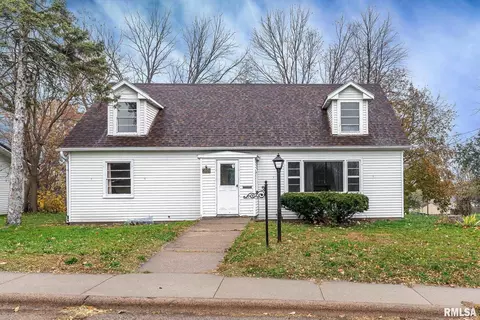 2801 N 4th St, Clinton, IA 52732