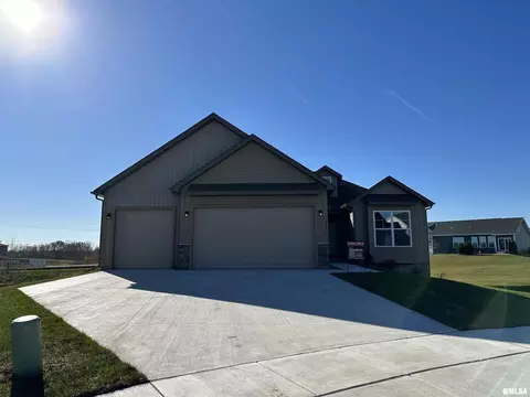 6806 Matthews Ct, Bettendorf, IA 52722