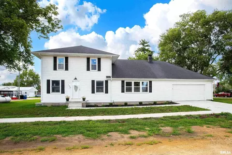 106 E Bennett St, Mccausland, IA 52758