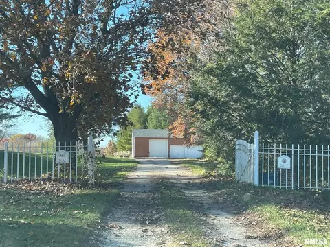 2628 W 3rd St, Coal Valley, IL 61240