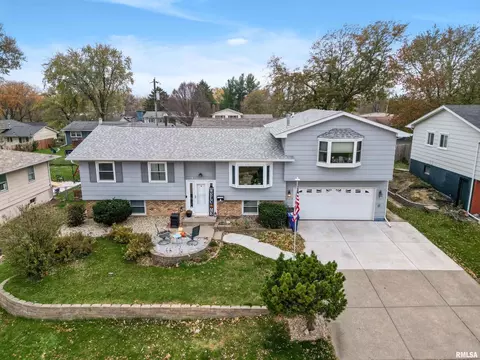 2633 W 37th St, Davenport, IA 52806