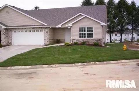 3501 Shady Ridge Ct, Davenport, IA 52806