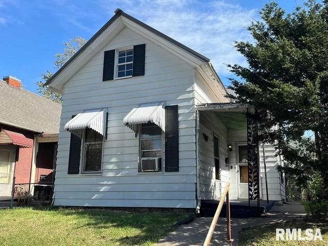 916 N 12th St, Quincy, IL 62301