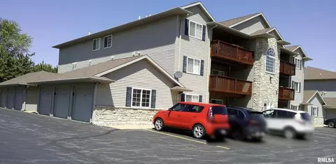 109 E Price St #202, Eldridge, IA 52748