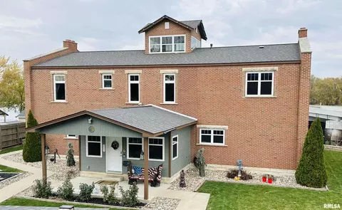 108 Broad St, Sabula, IA 52070
