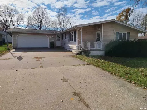205 7th St, Durant, IA 52747