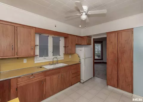 140 13th St, Silvis, IL 61282 photo 12