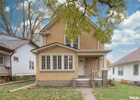 140 13th St, Silvis, IL 61282