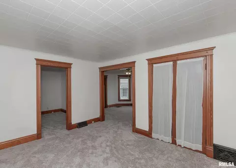 140 13th St, Silvis, IL 61282 photo 4