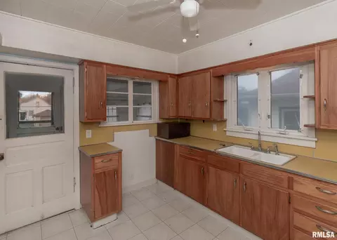 140 13th St, Silvis, IL 61282 photo 11