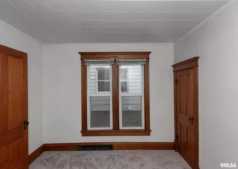 140 13th St, Silvis, IL 61282 photo 17