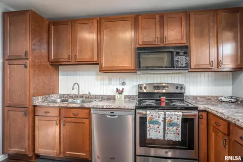 1833 20th Ave, Moline, IL 61265 photo 11