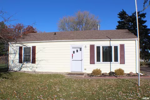 3014 W 71st St, Davenport, IA 52806