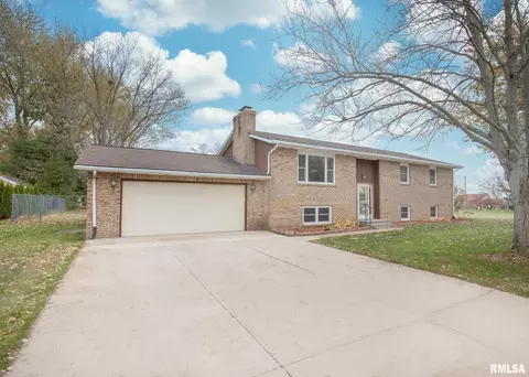 106 N 2nd St, Colona, IL 61241