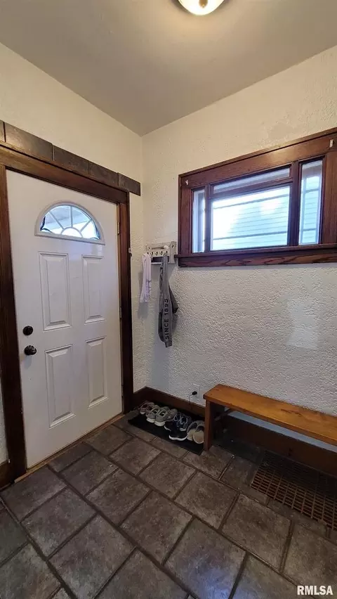 2114 12th St, Moline, IL 61265 photo 7