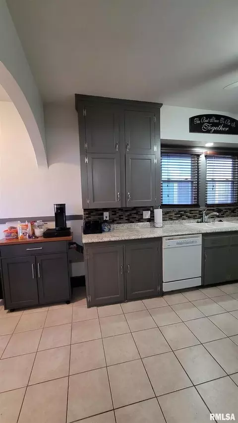 2114 12th St, Moline, IL 61265 photo 22