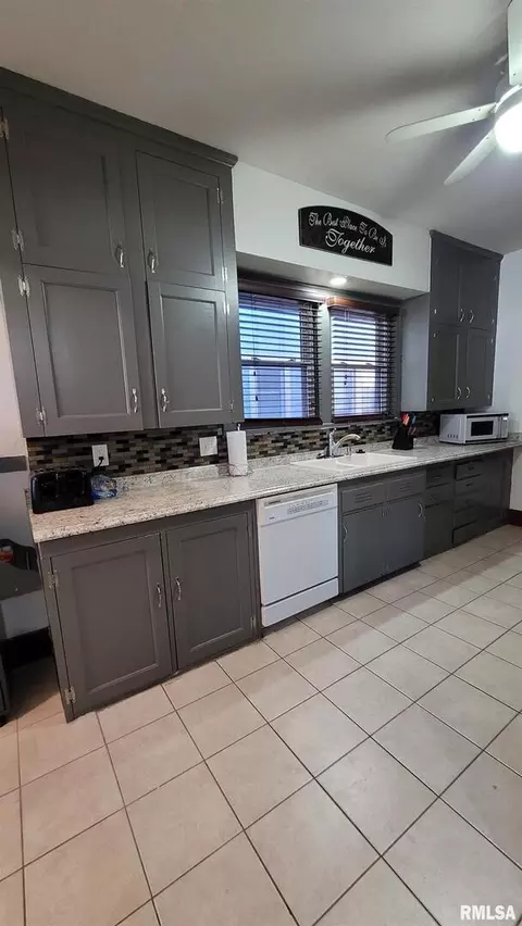 2114 12th St, Moline, IL 61265 photo 20