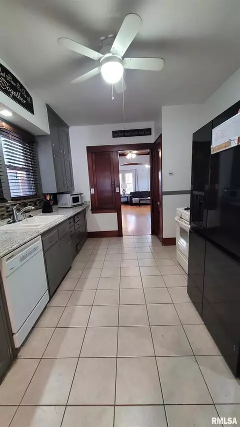 2114 12th St, Moline, IL 61265 photo 25